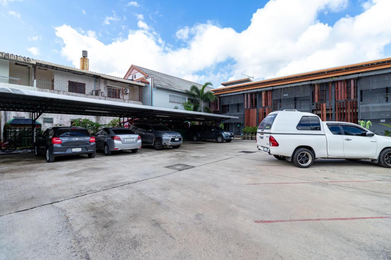 CS Klongtoey Grand Resort Ban Yep Chaeng Exterior foto