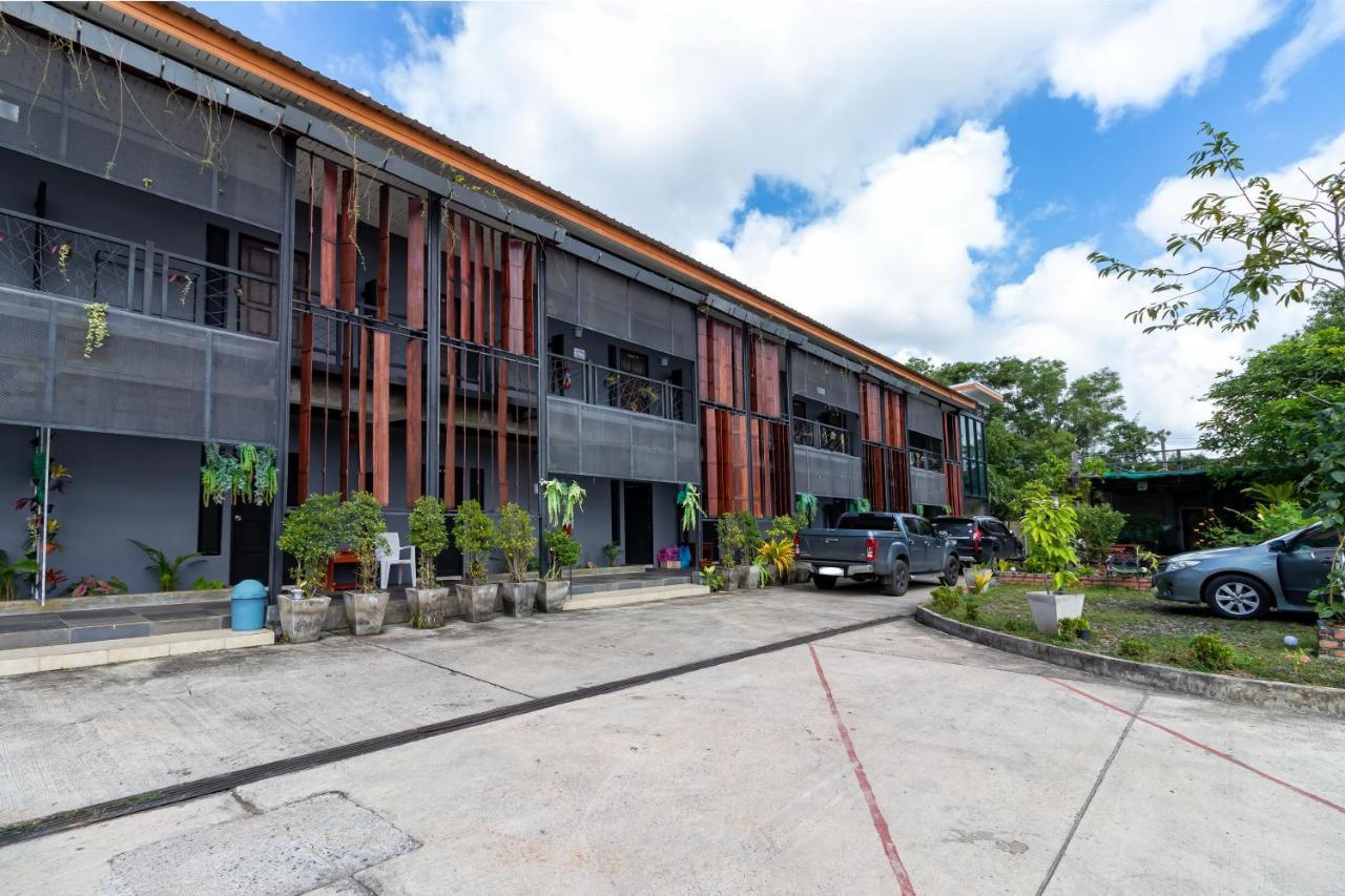 CS Klongtoey Grand Resort Ban Yep Chaeng Exterior foto